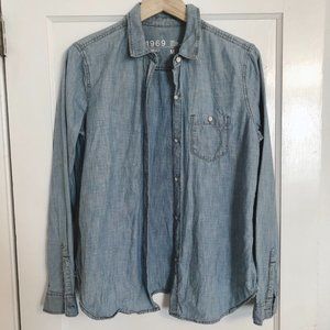 Gap - One-Pocket Chambray Denim Button-Down Shirt